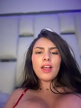 Snapshot of Maddy_Rouse_ chatting on 01/18/25, 04:04 Maddy Rouse online show from 01/18/25, 04:04