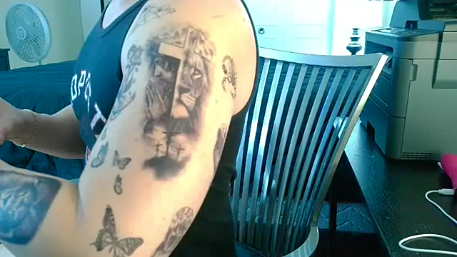 Aaron Rose25 online show from 12/22/25, 03:47