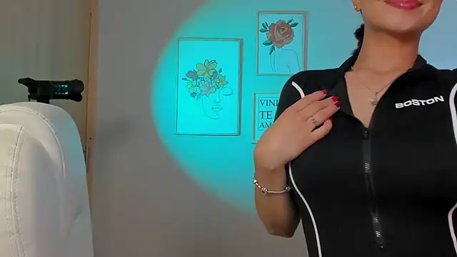 Elena Ruiz online show from 01/10/25, 08:59