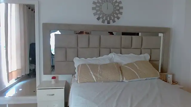 zoecruzz online show from 01/18/25, 01:51