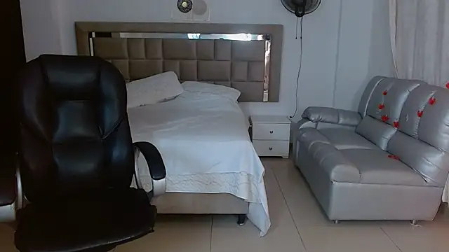 zoecruzz online show from 03/28/26, 01:33