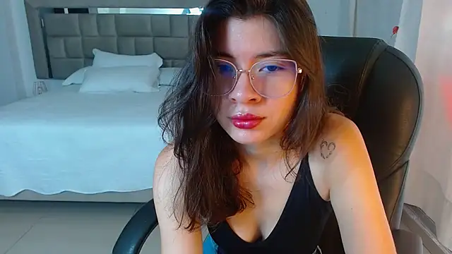 zoecruzz online show from 04/11/26, 01:48