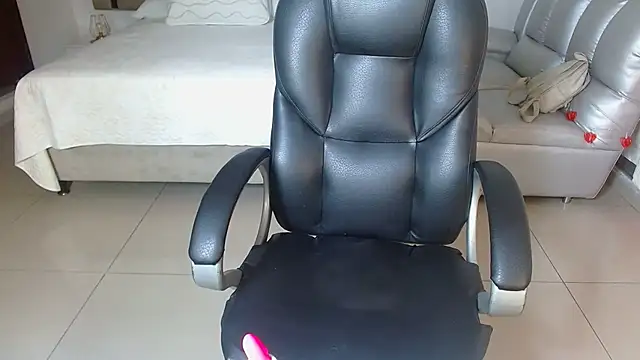 zoecruzz online show from 04/17/26, 01:58