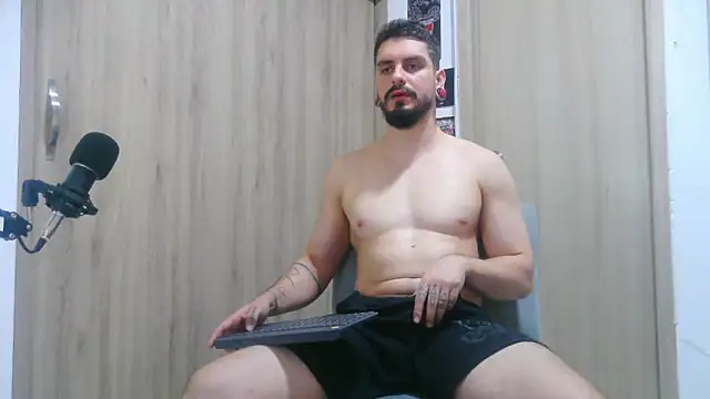 Aaron kwok28 online show from 11/12/25, 03:40