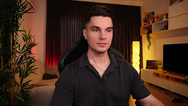 Snapshot of billypassion chatting on 02/16/25, 08:43 billypassion online show from 02/16/25, 08:43