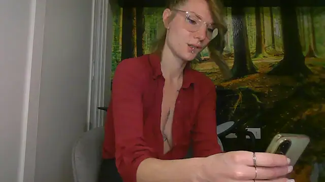 Feli blue online show from 10/22/25, 11:15