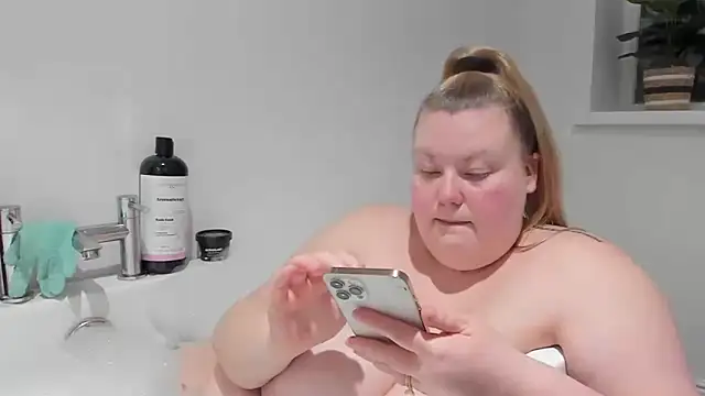 Busty-BBW-Emilie online show from 03/05/25, 07:49