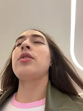 Holly Play online show from 11/04/25, 09:08