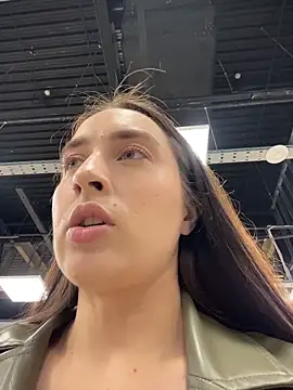 Holly Play online show from 11/05/25, 12:05