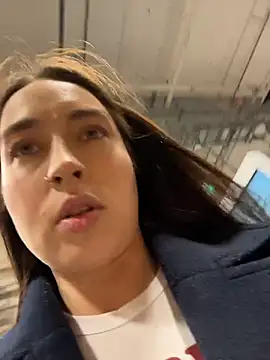 Holly Play online show from 11/28/25, 12:08