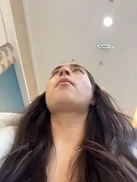 Holly Play online show from 03/06/26, 12:01