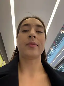 Holly Play online show from 04/07/26, 08:59