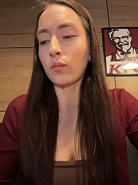 Snapshot of Holly_Play chatting on 05/15/26, 07:59 Holly Play online show from 05/15/26, 07:59