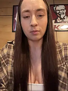 Snapshot of Holly_Play chatting on 05/19/26, 11:05 Holly Play online show from 05/19/26, 11:05