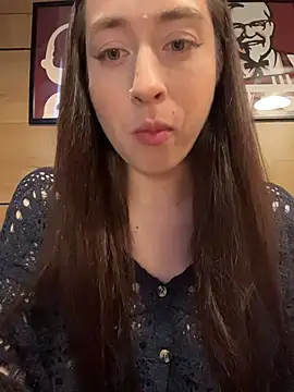Snapshot of Holly_Play chatting on 05/30/26, 10:01 Holly Play online show from 05/30/26, 10:01