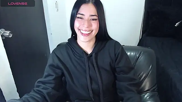 Snapshot of LESLIEBLACK_ chatting on 01/24/25, 02:49 LESLIEBLACK online show from 01/24/25, 02:49