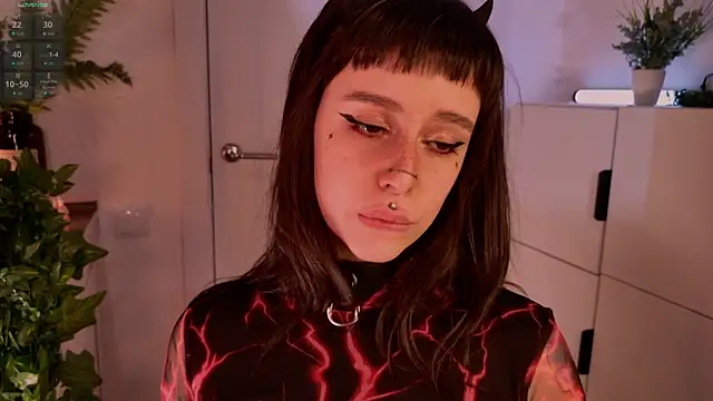 MichaellaMoon online show from 04/17/26, 05:16