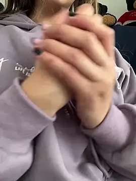 Snapshot of Iris_lee chatting on 02/02/25, 04:22 Iris lee online show from 02/02/25, 04:22