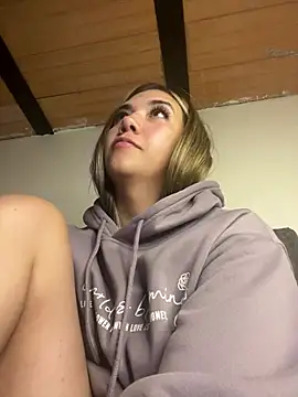 Snapshot of Iris_lee chatting on 02/06/25, 09:00 Iris lee online show from 02/06/25, 09:00