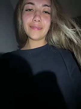 Snapshot of Iris_lee chatting on 03/07/25, 02:04 Iris lee online show from 03/07/25, 02:04