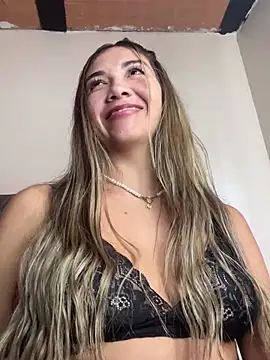 Snapshot of Iris_lee chatting on 03/15/25, 07:27 Iris lee online show from 03/15/25, 07:27