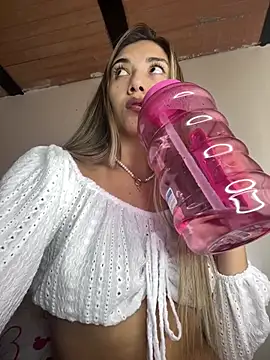 Snapshot of Iris_lee chatting on 03/18/25, 03:42 Iris lee online show from 03/18/25, 03:42