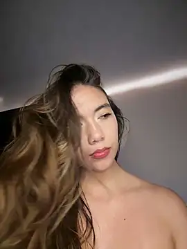Snapshot of Iris_lee chatting on 04/28/26, 02:27 Iris lee online show from 04/28/26, 02:27