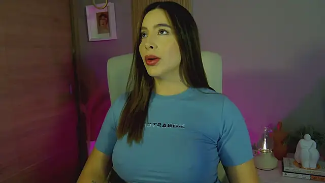 Snapshot of Alessia-miller_ chatting on 12/21/24, 12:09 Alessia-miller online show from 12/21/24, 12:09