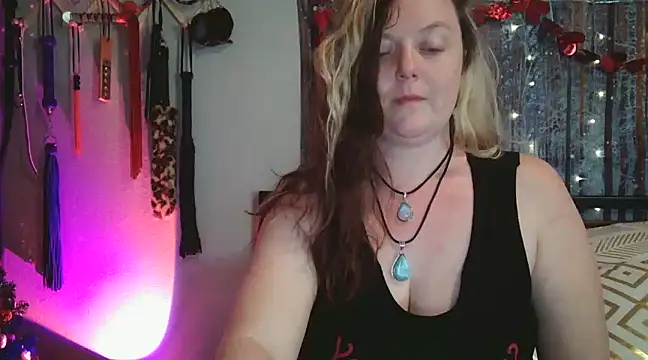 Snapshot of Lyrann89 chatting on 01/25/25, 02:47 Lyrann89 online show from 01/25/25, 02:47