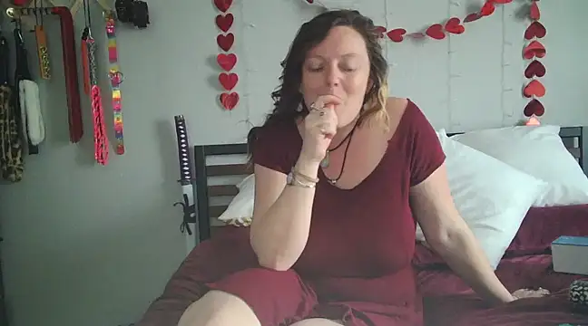 Snapshot of Lyrann89 chatting on 03/08/25, 08:57 Lyrann89 online show from 03/08/25, 08:57