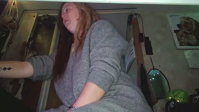 Snapshot of Lyrann89 chatting on 12/01/25, 01:43 Lyrann89 online show from 12/01/25, 01:43