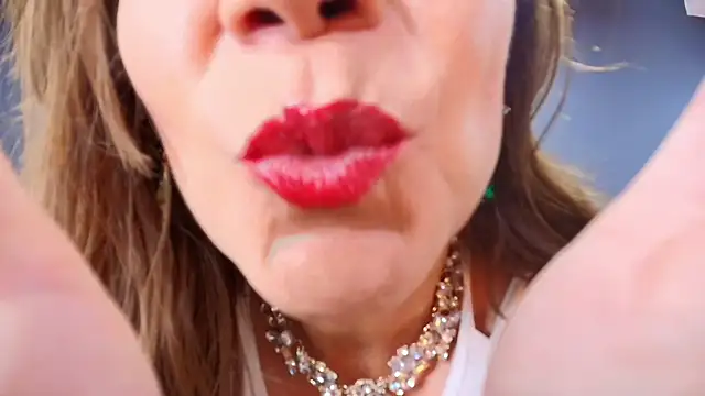 Snapshot of MelaniaKnauss chatting on 01/13/25, 08:26 MelaniaKnauss online show from 01/13/25, 08:26