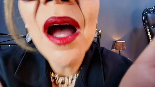 Snapshot of MelaniaKnauss chatting on 09/11/25, 08:42 MelaniaKnauss online show from 09/11/25, 08:42