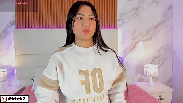 Iris Thompson  online show from 04/17/26, 04:26