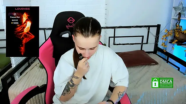 Dolly  Queen  online show from 12/19/24, 11:14