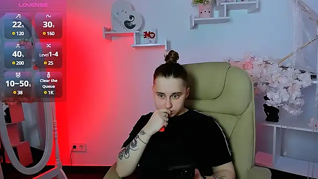 Dolly  Queen  online show from 02/17/25, 08:58