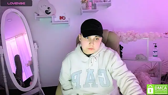 Dolly  Queen  online show from 03/15/25, 09:05