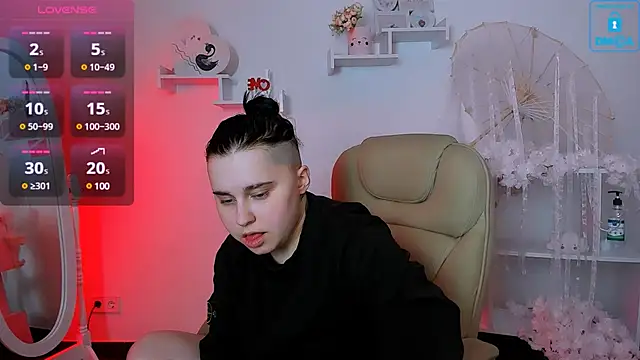 Dolly  Queen  online show from 03/18/25, 06:15