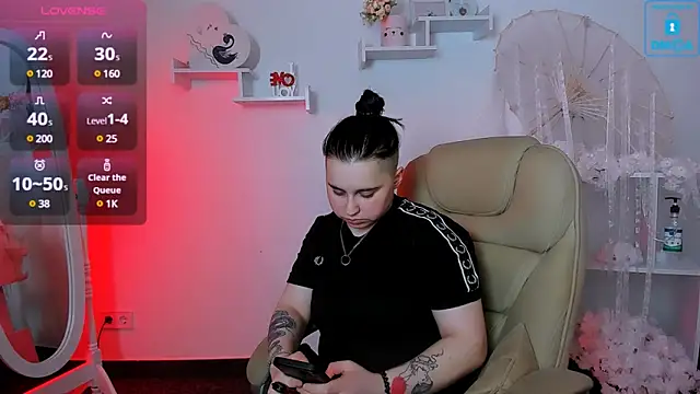 Dolly  Queen  online show from 03/19/25, 12:26