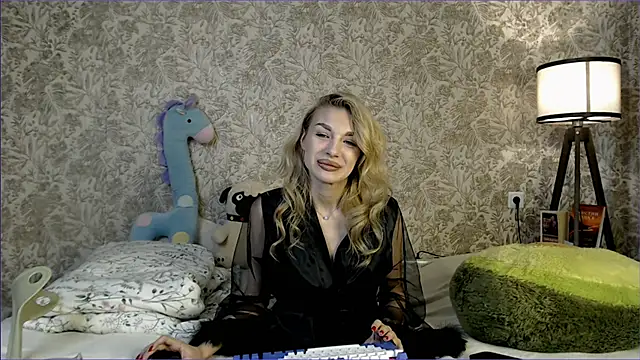 Ella Milla online show from 09/18/25, 11:23