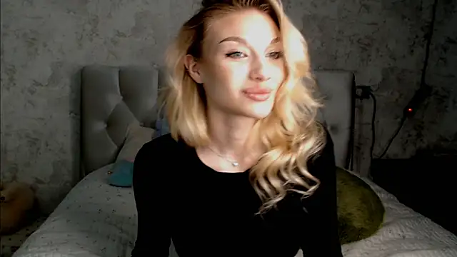 Snapshot of Ella_Milla chatting on 06/10/26, 12:37 Ella Milla online show from 06/10/26, 12:37
