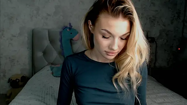 Snapshot of Ella_Milla chatting on 06/18/26, 12:53 Ella Milla online show from 06/18/26, 12:53