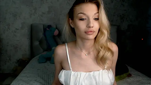 Snapshot of Ella_Milla chatting on 07/01/26, 12:40 Ella Milla online show from 07/01/26, 12:40