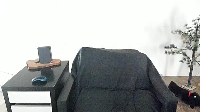 MendiPetite online show from 03/18/26, 09:40