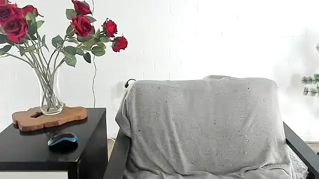 MendiPetite online show from 04/03/26, 08:23