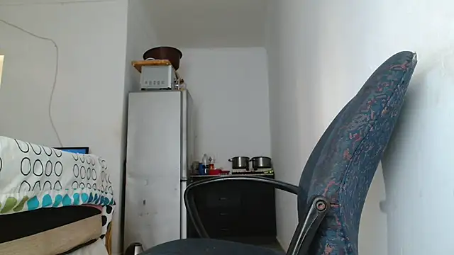 Hugetittiesxx2 online show from 04/05/26, 05:59