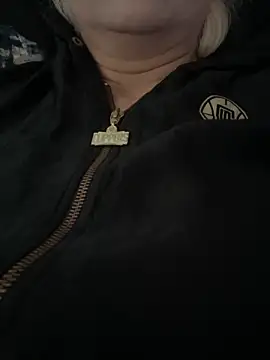 Snapshot of luna_14 chatting on 09/30/25, 10:42 luna 14 online show from 09/30/25, 10:42