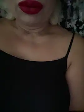 Snapshot of luna_14 chatting on 10/09/25, 10:24 luna 14 online show from 10/09/25, 10:24