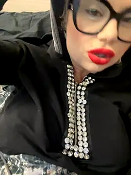 Snapshot of luna_14 chatting on 10/18/25, 10:38 luna 14 online show from 10/18/25, 10:38