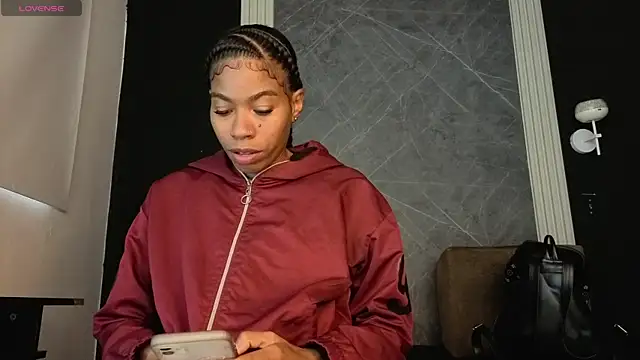 Snapshot of YummyDuooo chatting on 11/12/25, 12:05 YummyDuooo online show from 11/12/25, 12:05